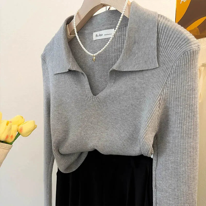 Vintage-Inspired Knit Pullover with Turn-Down Collar