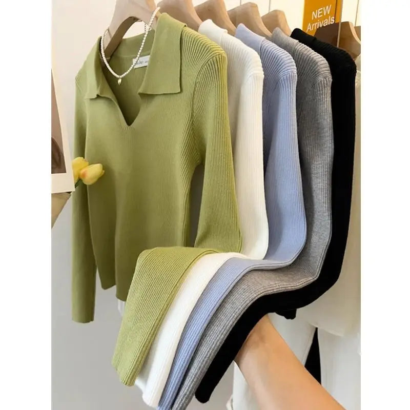 Vintage-Inspired Knit Pullover with Turn-Down Collar