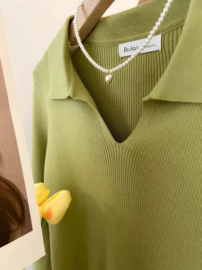 Vintage-Inspired Knit Pullover with Turn-Down Collar