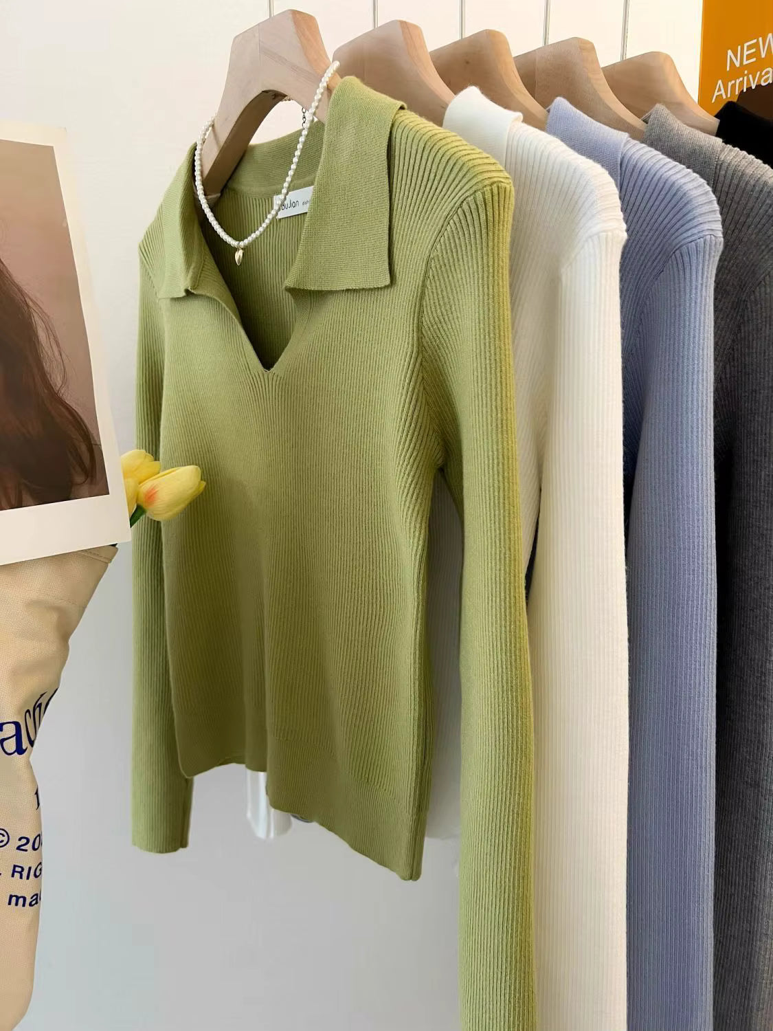 Vintage-Inspired Knit Pullover with Turn-Down Collar