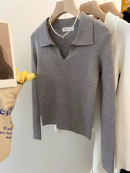 Vintage-Inspired Knit Pullover with Turn-Down Collar